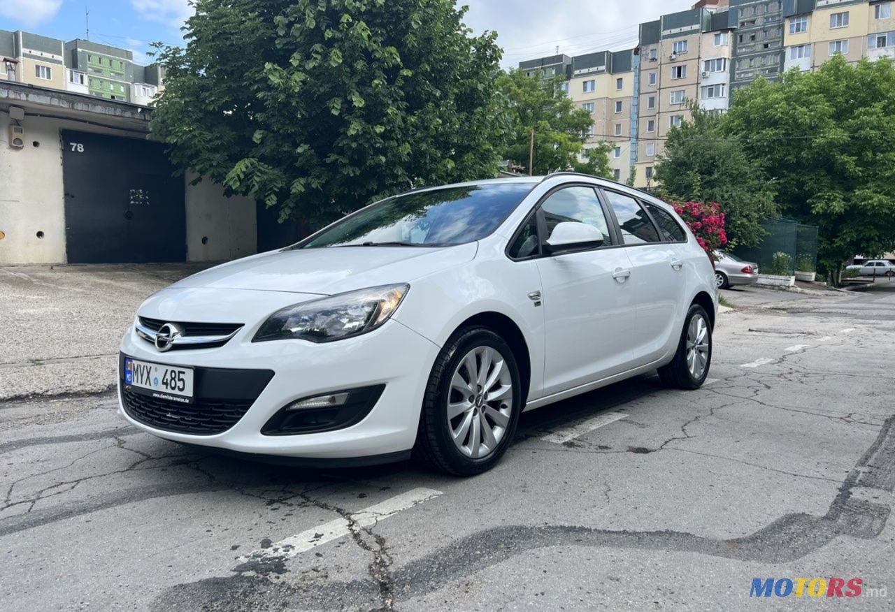 2013' Opel Astra photo #1