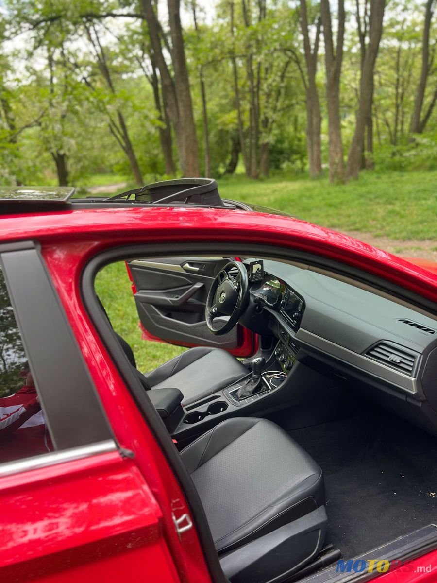 2018' Volkswagen Jetta photo #4