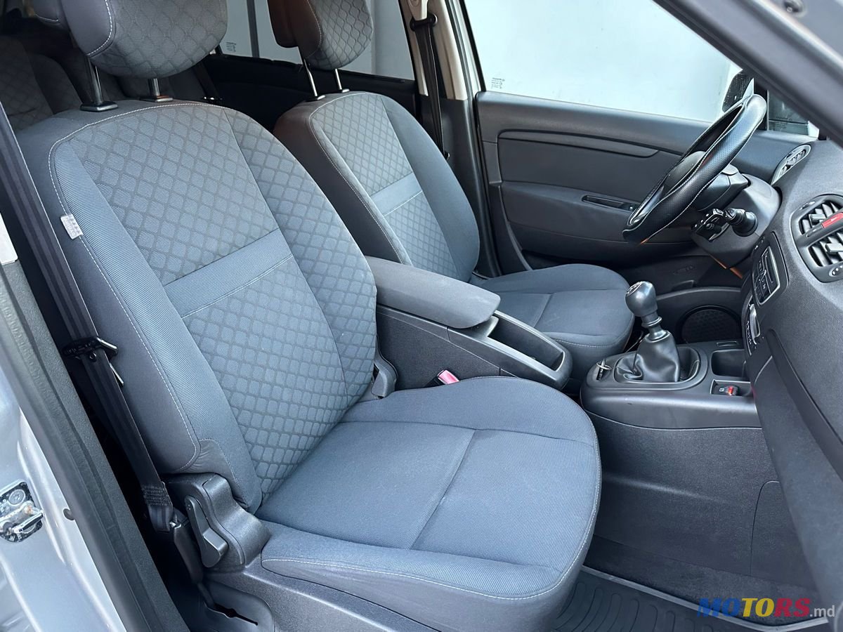 2009' Renault Scenic photo #5