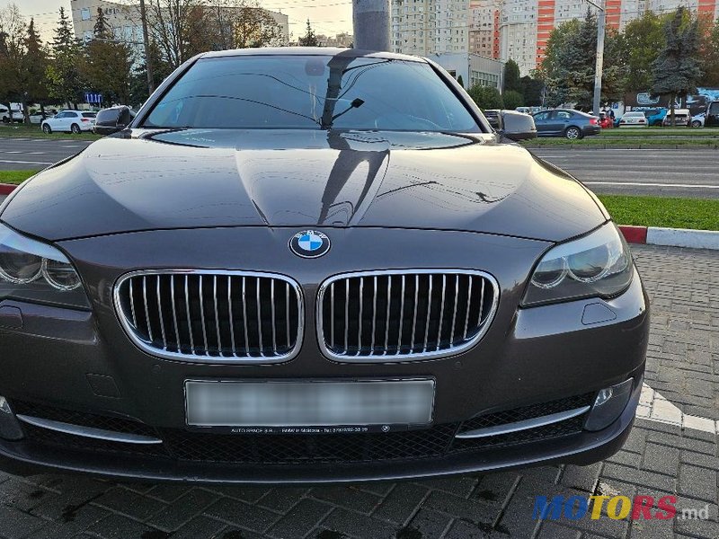 2011' BMW 5 Series photo #2