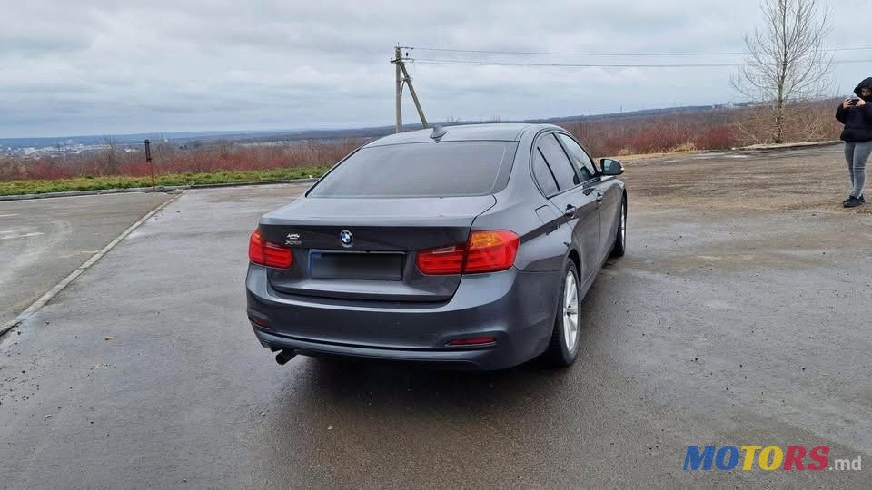 2016' BMW 3 Series photo #2
