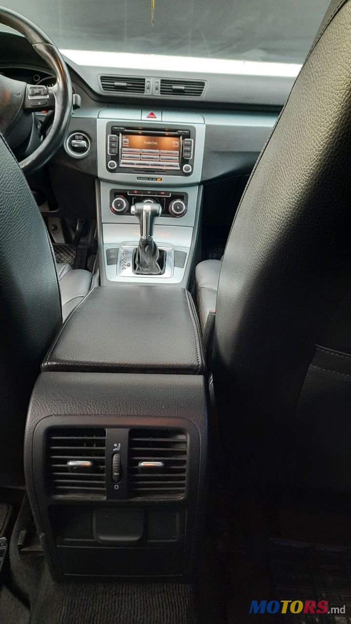 2010' Volkswagen Passat photo #6