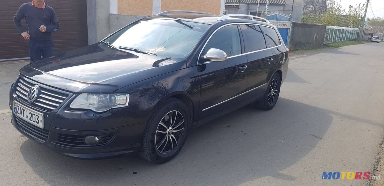 2009' Volkswagen Passat photo #2