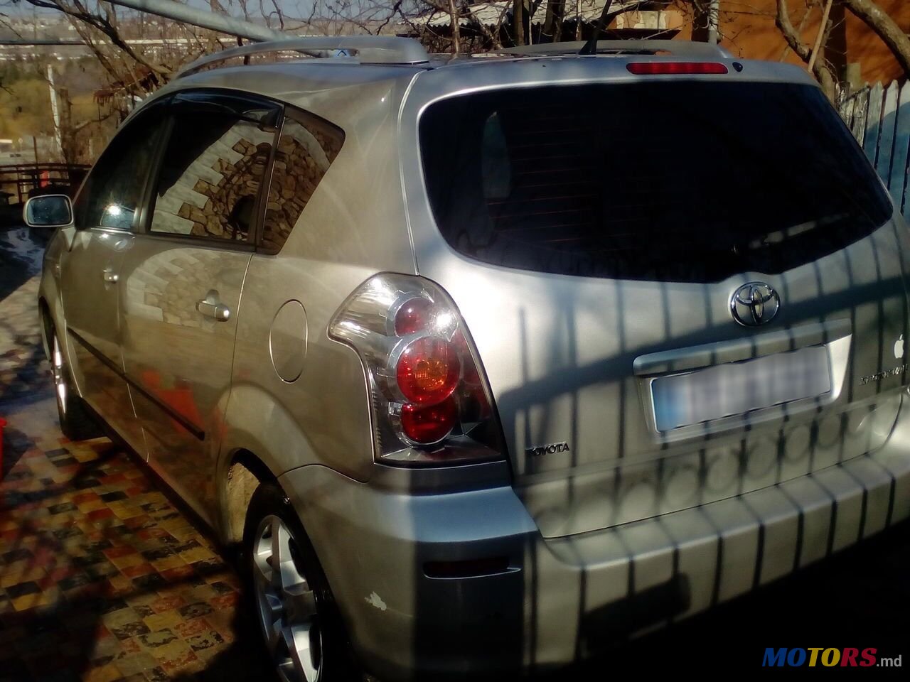 2004' Toyota Corolla Verso photo #3