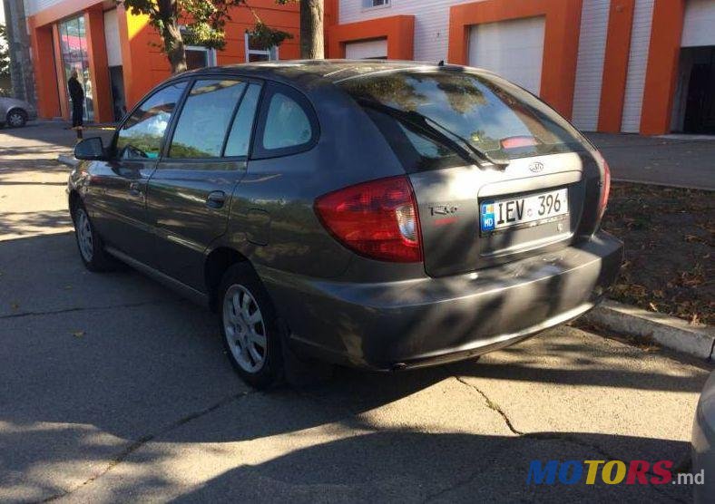 2005' Kia Rio photo #1