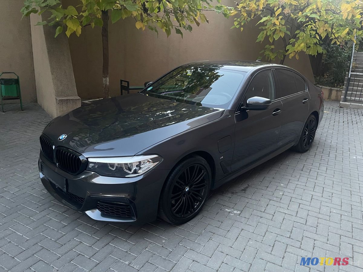 2019' BMW 5 Series photo #1