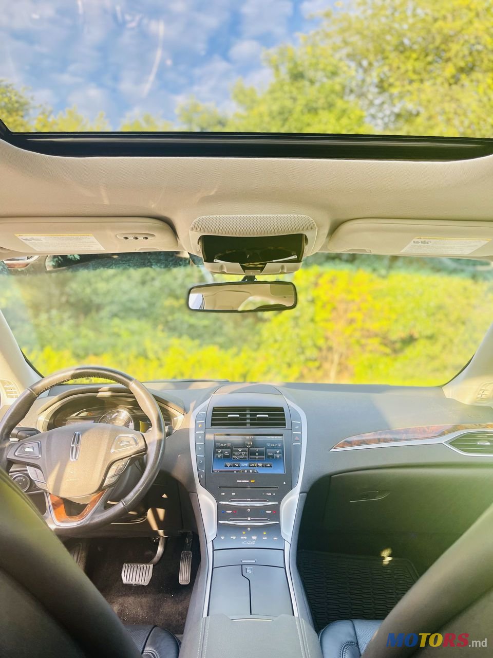 2014' Lincoln MKZ photo #3