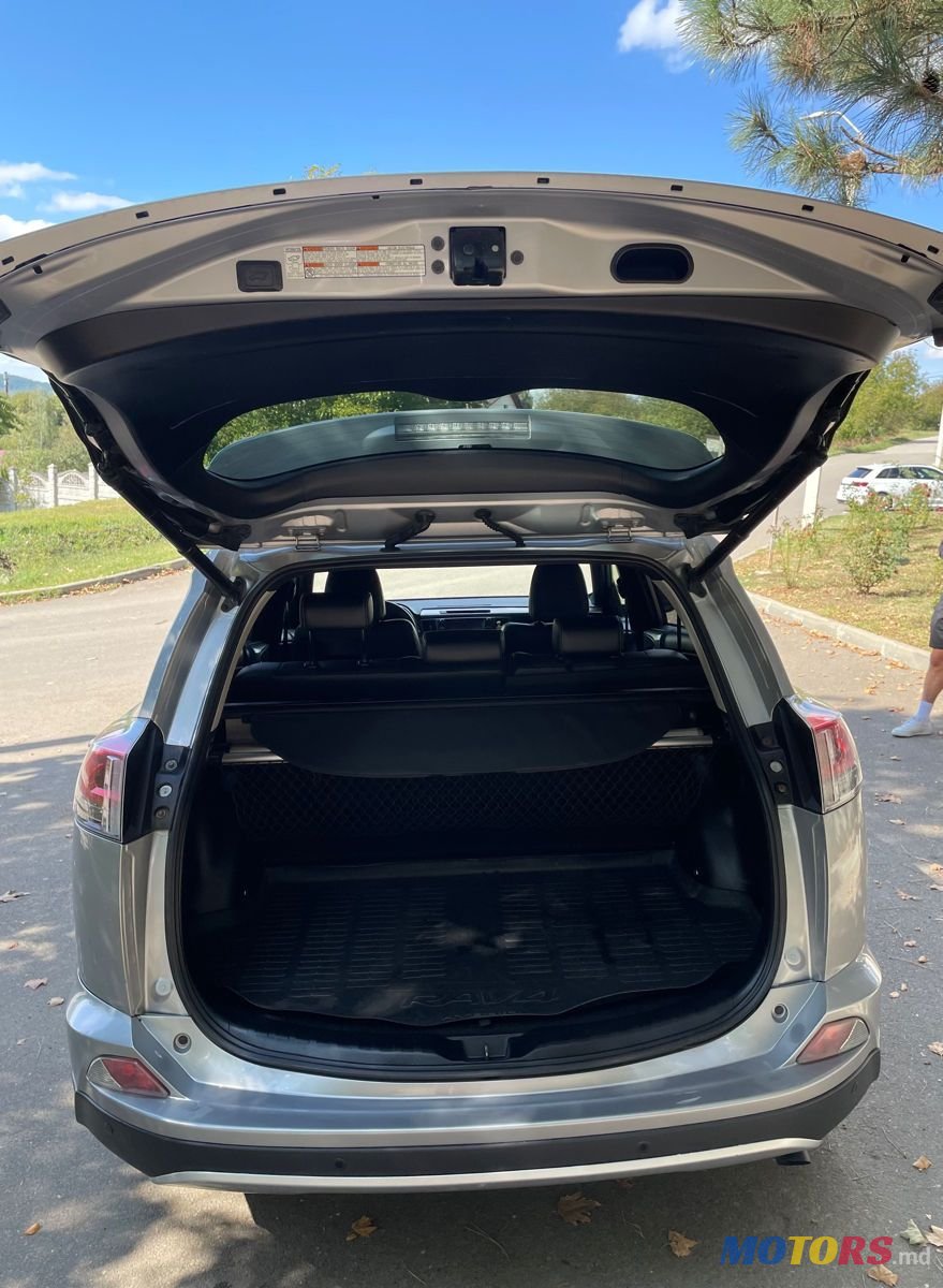 2018' Toyota RAV4 photo #6