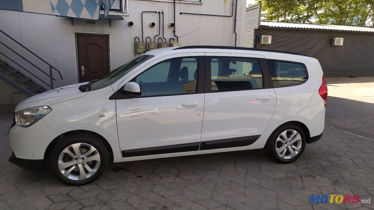 2013' Dacia Lodgy photo #3