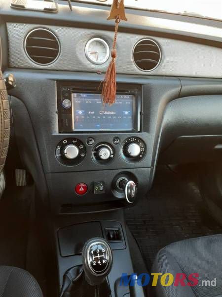 2005' Mitsubishi Outlander photo #6