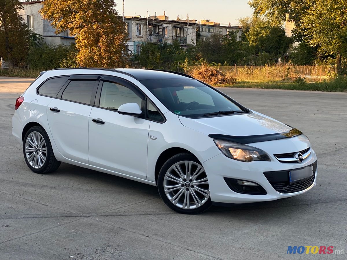 2014' Opel Astra photo #3