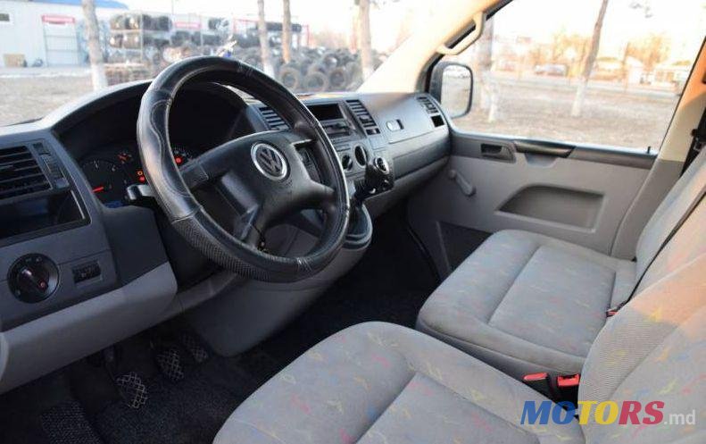2005' Volkswagen Transporter photo #1