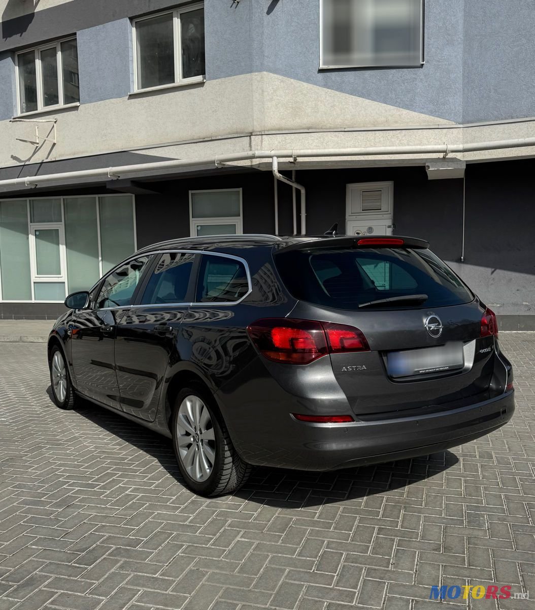 2011' Opel Astra photo #3