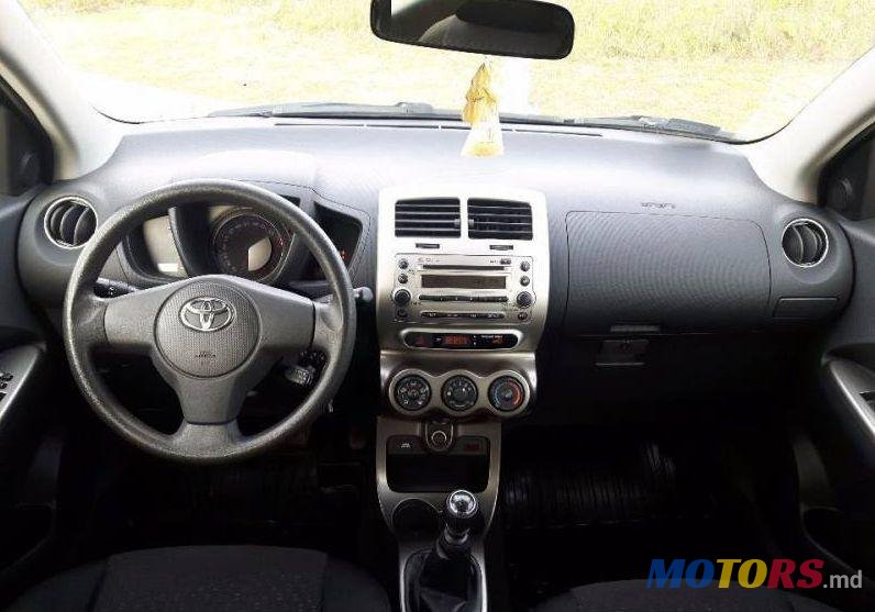 2011' Toyota Urban Cruiser photo #1