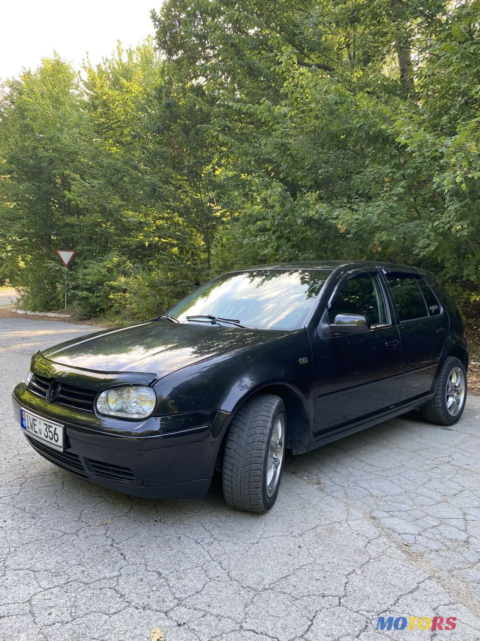 2001' Volkswagen Golf photo #3