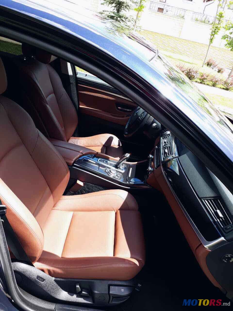 2011' BMW 5 Series photo #5