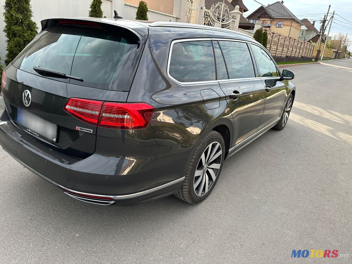 2019' Volkswagen Passat photo #6