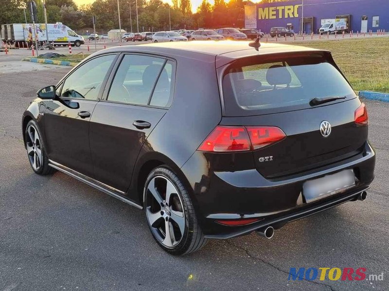 2017' Volkswagen Golf photo #2