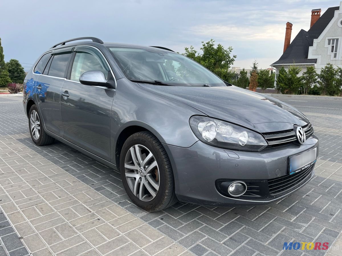 2010' Volkswagen Golf photo #2