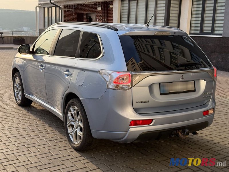 2014' Mitsubishi Outlander photo #6