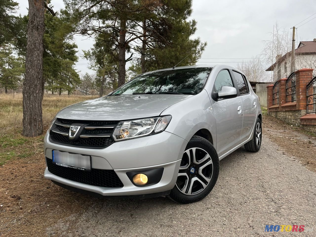 2013' Dacia Sandero photo #2