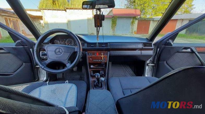 1995' Mercedes-Benz 124 photo #4