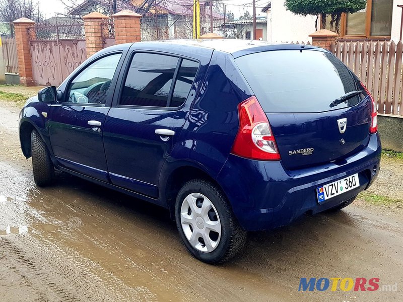 2012' Dacia Sandero photo #2