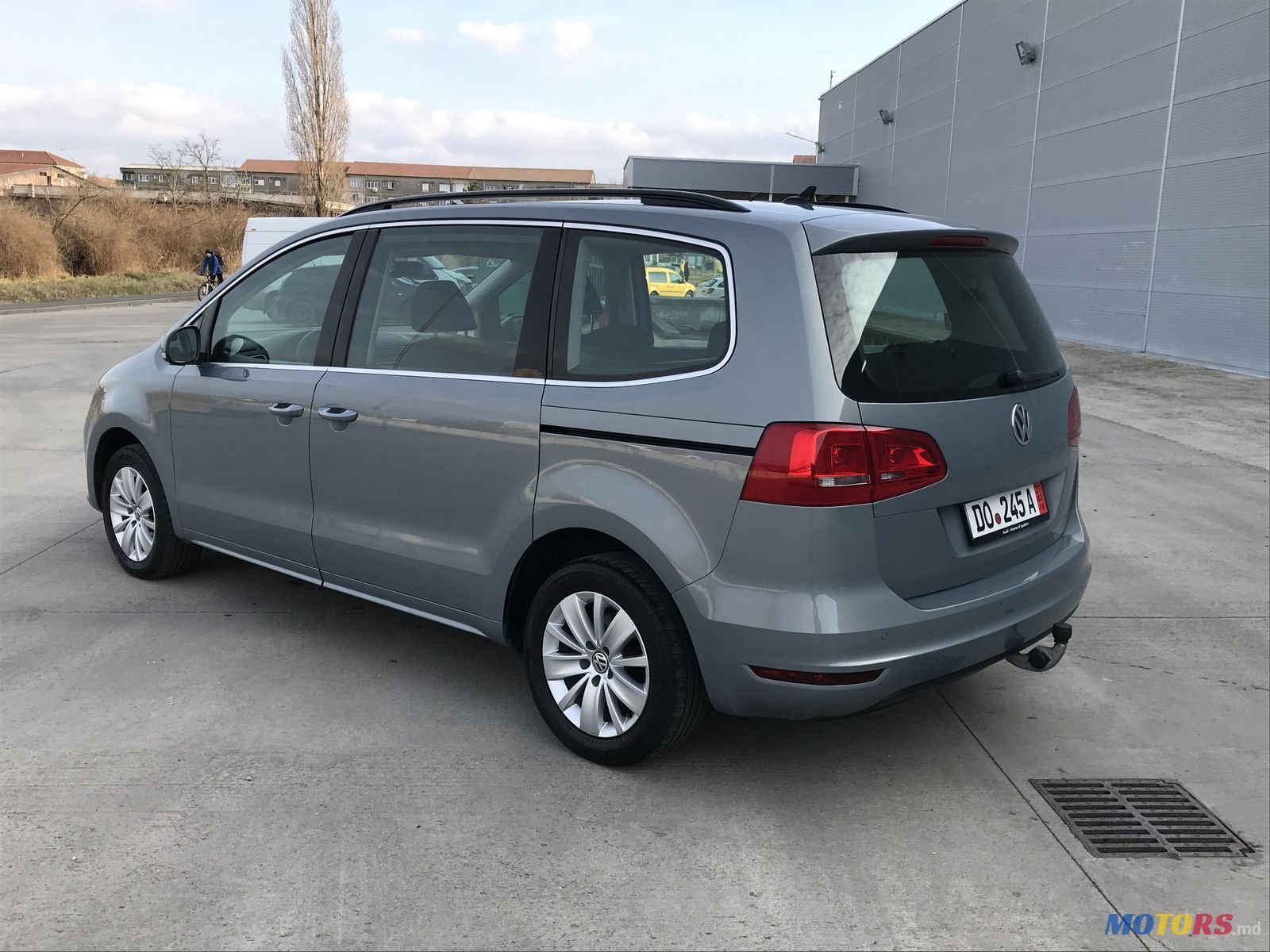 2011' Volkswagen Sharan photo #3