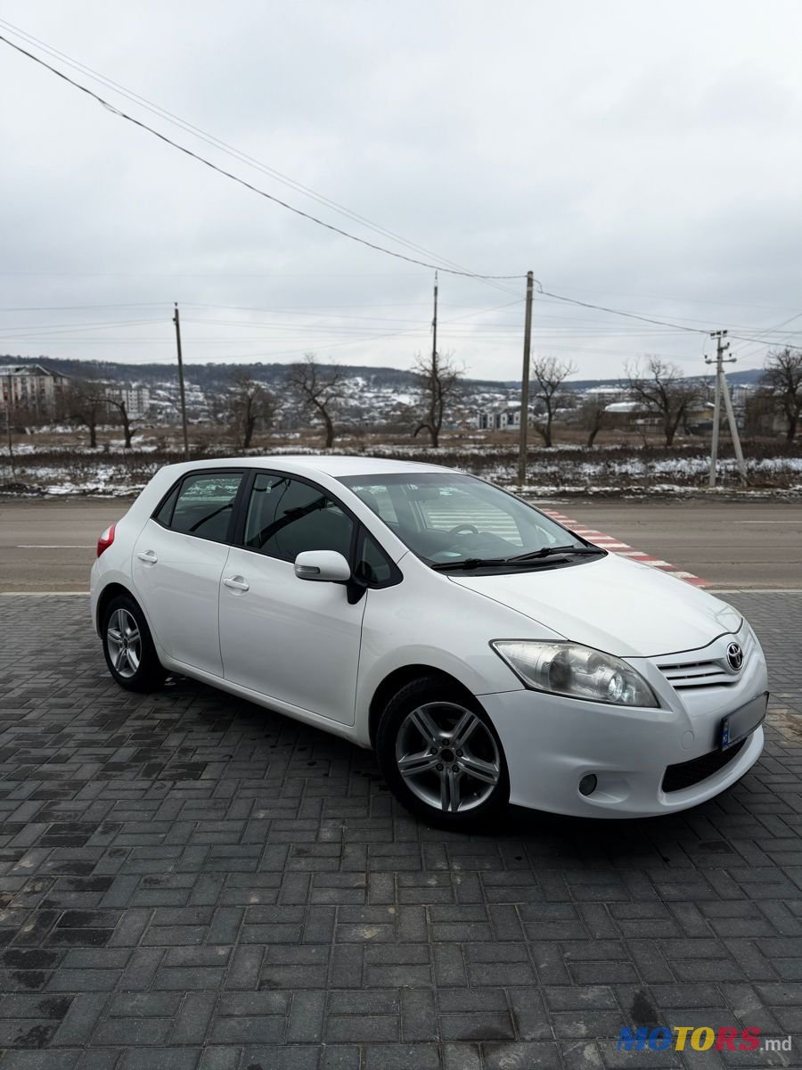 2012' Toyota Auris photo #3