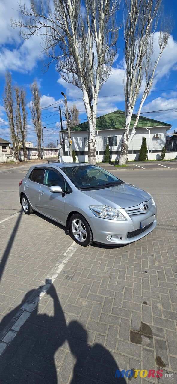 2010' Toyota Auris photo #2