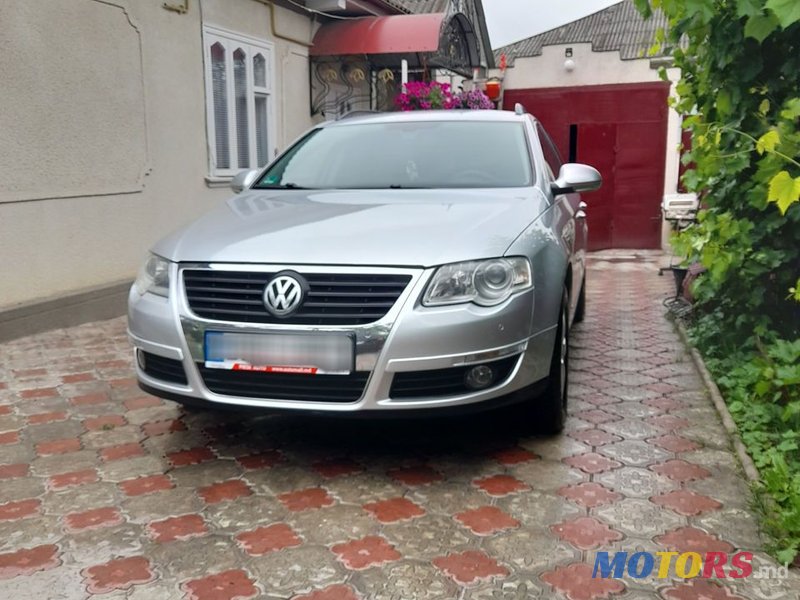 2010' Volkswagen Passat photo #5