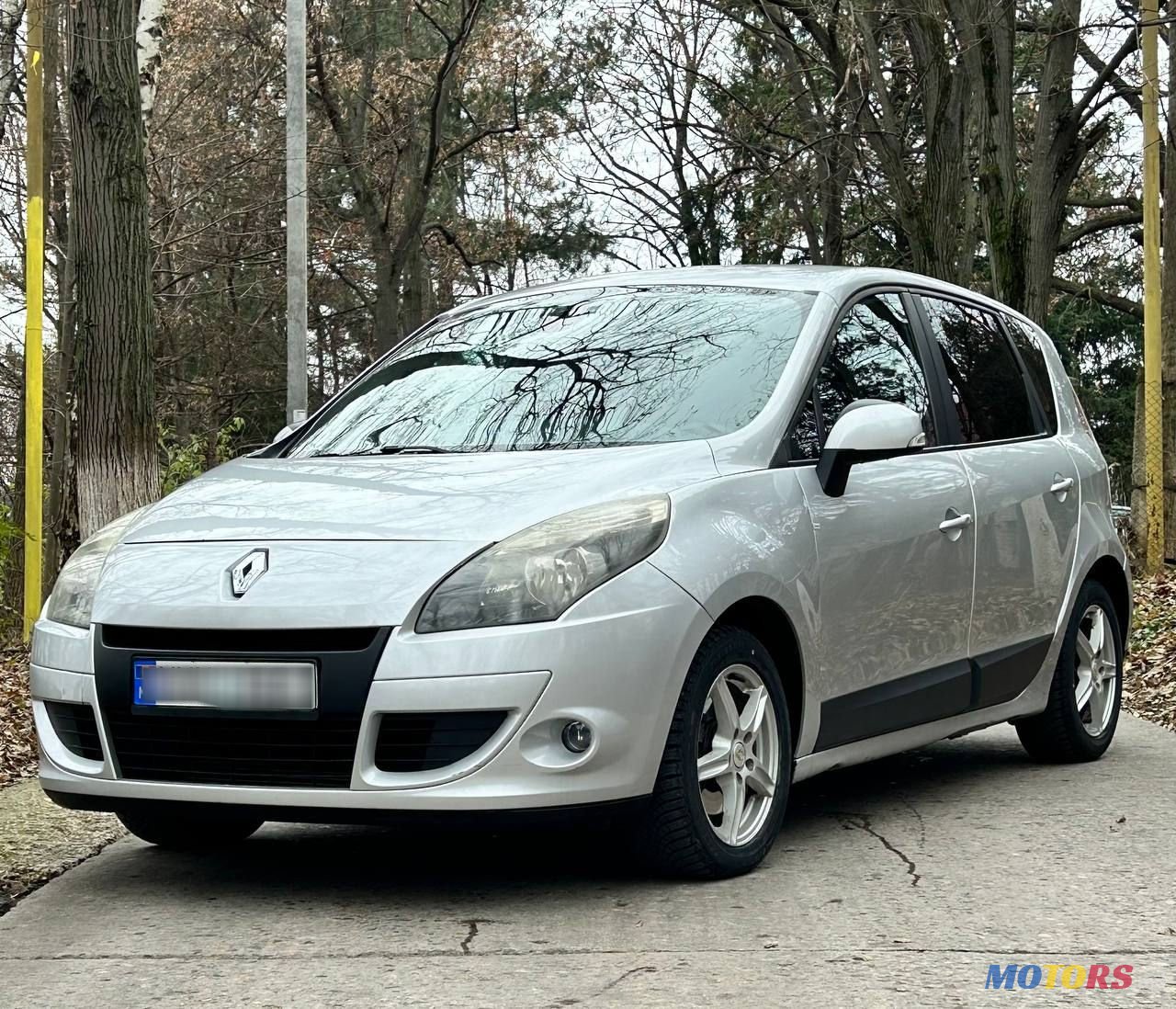 2010' Renault Scenic photo #1