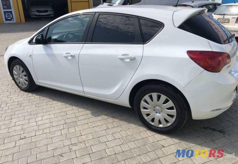 2013' Opel Astra photo #1