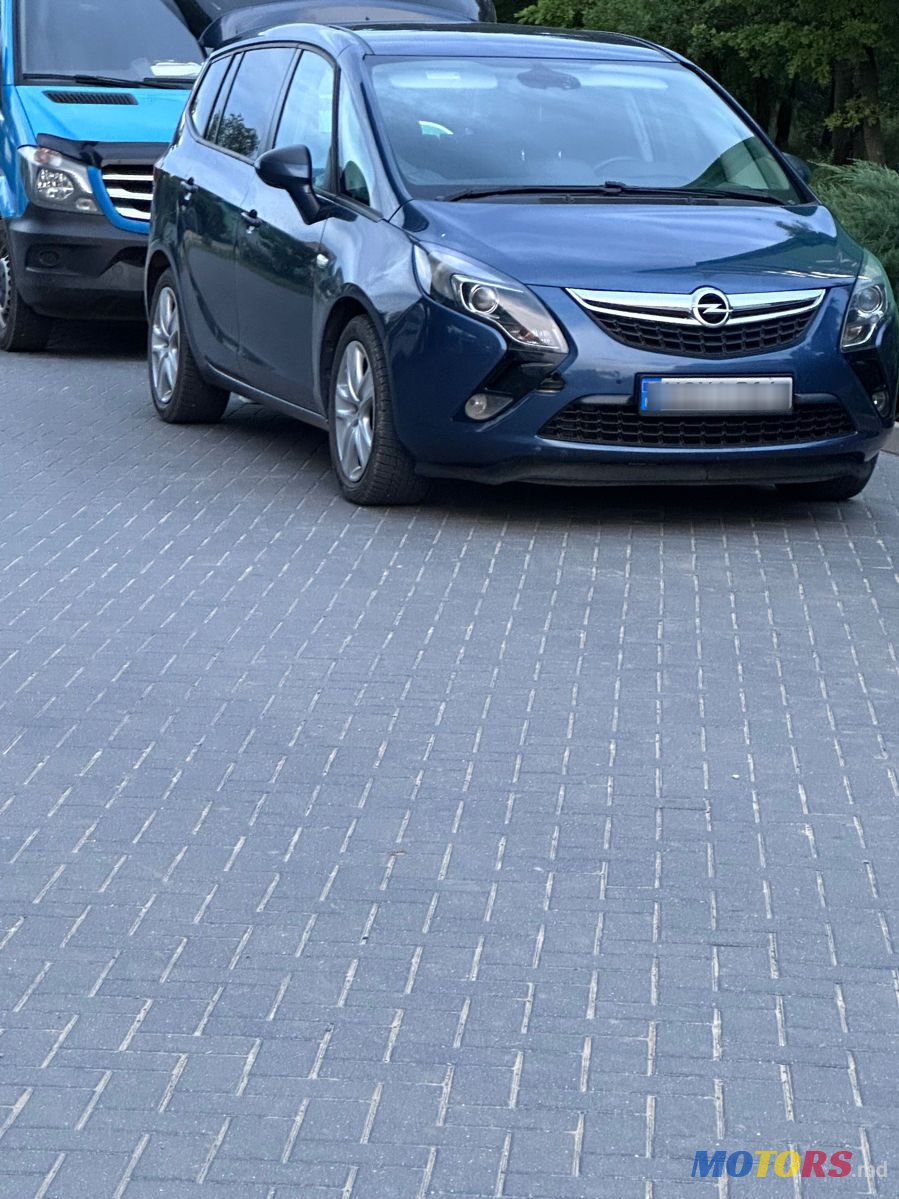2016' Opel Zafira photo #2