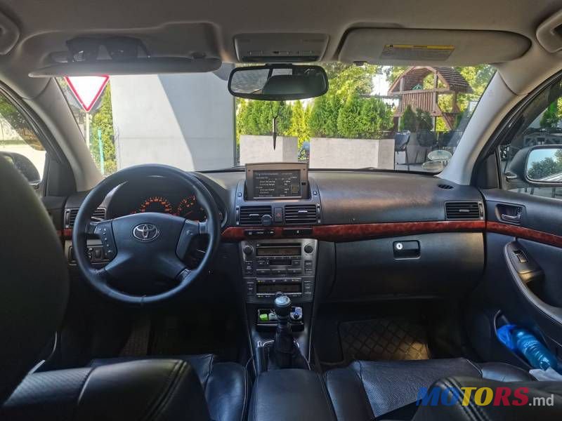 2005' Toyota Avensis photo #4