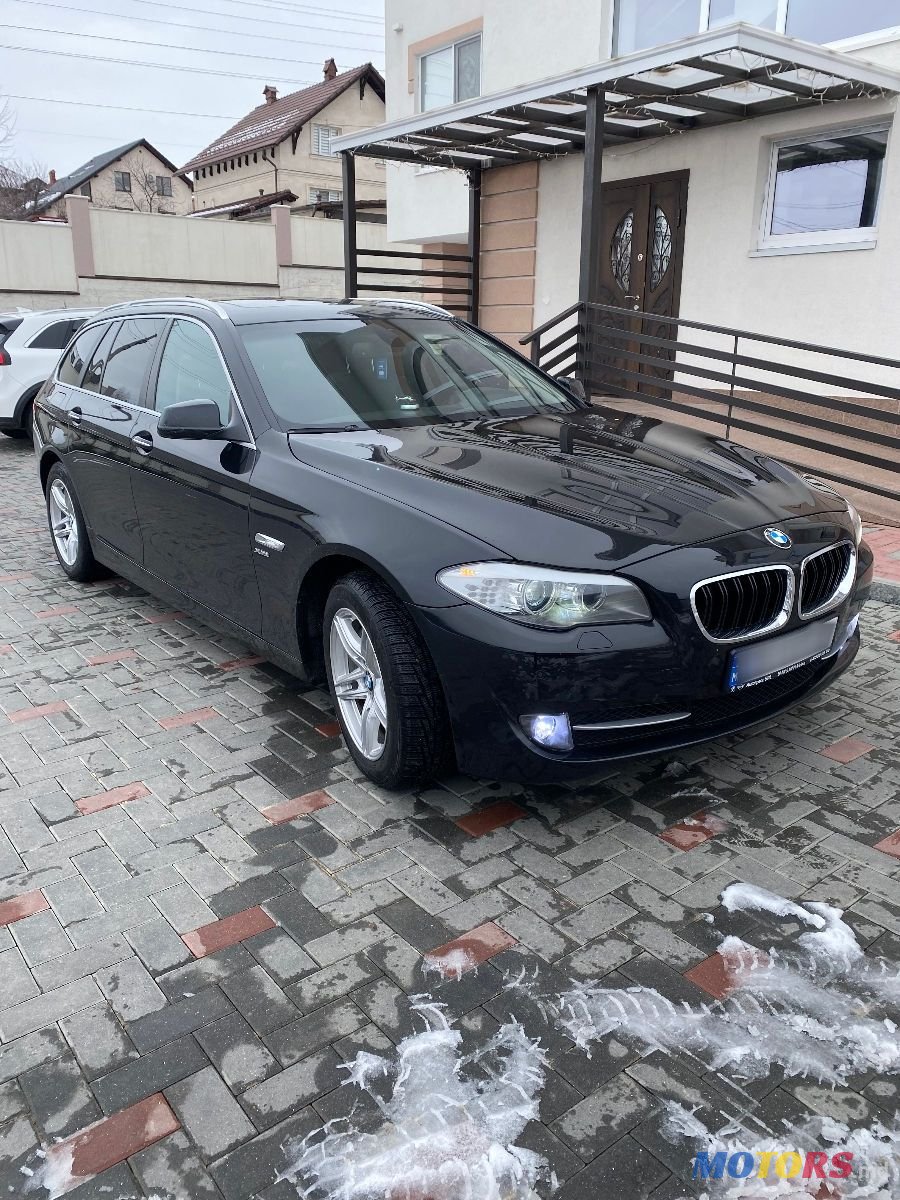 2011' BMW 5 Series photo #1