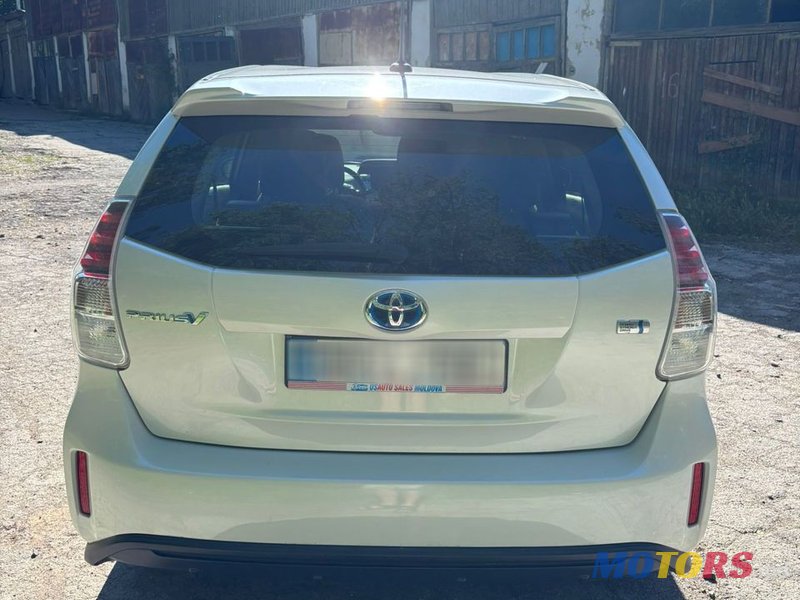 2015' Toyota Prius v photo #4