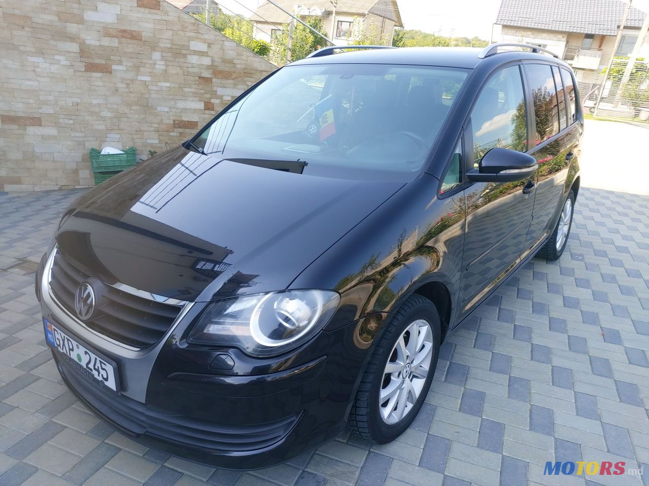 2011' Volkswagen Touran photo #6