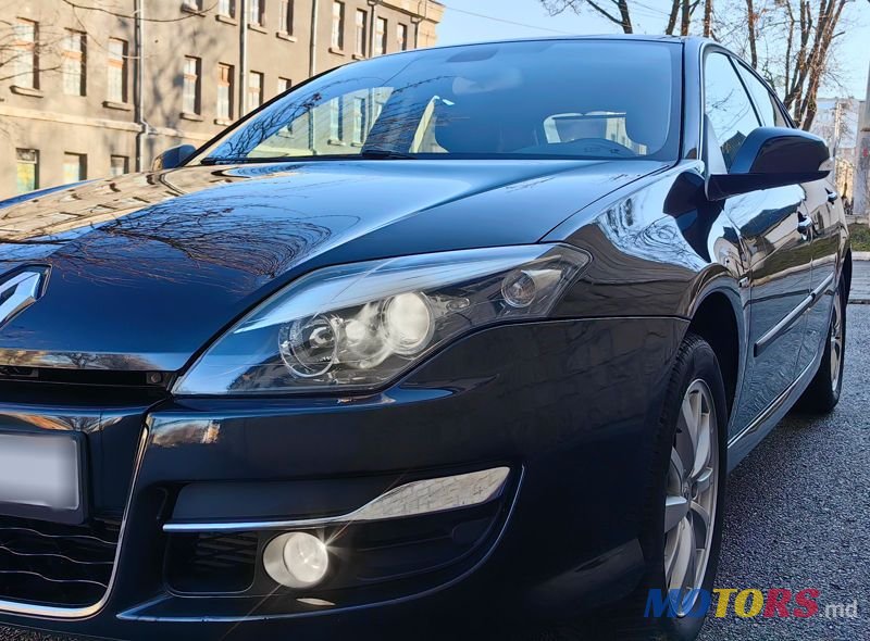 2011' Renault Laguna photo #5