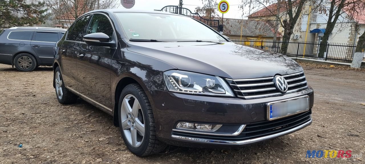 2011' Volkswagen Passat photo #6