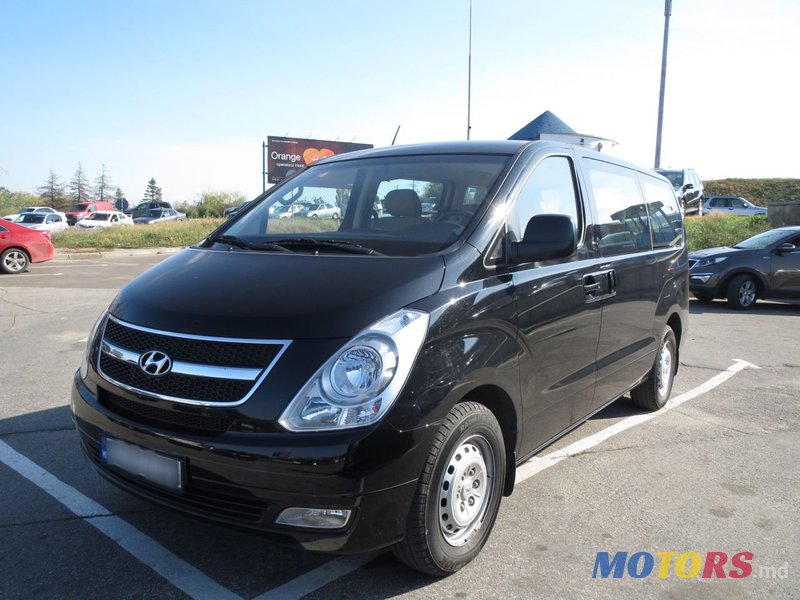 2009' Hyundai Grand Starex photo #1