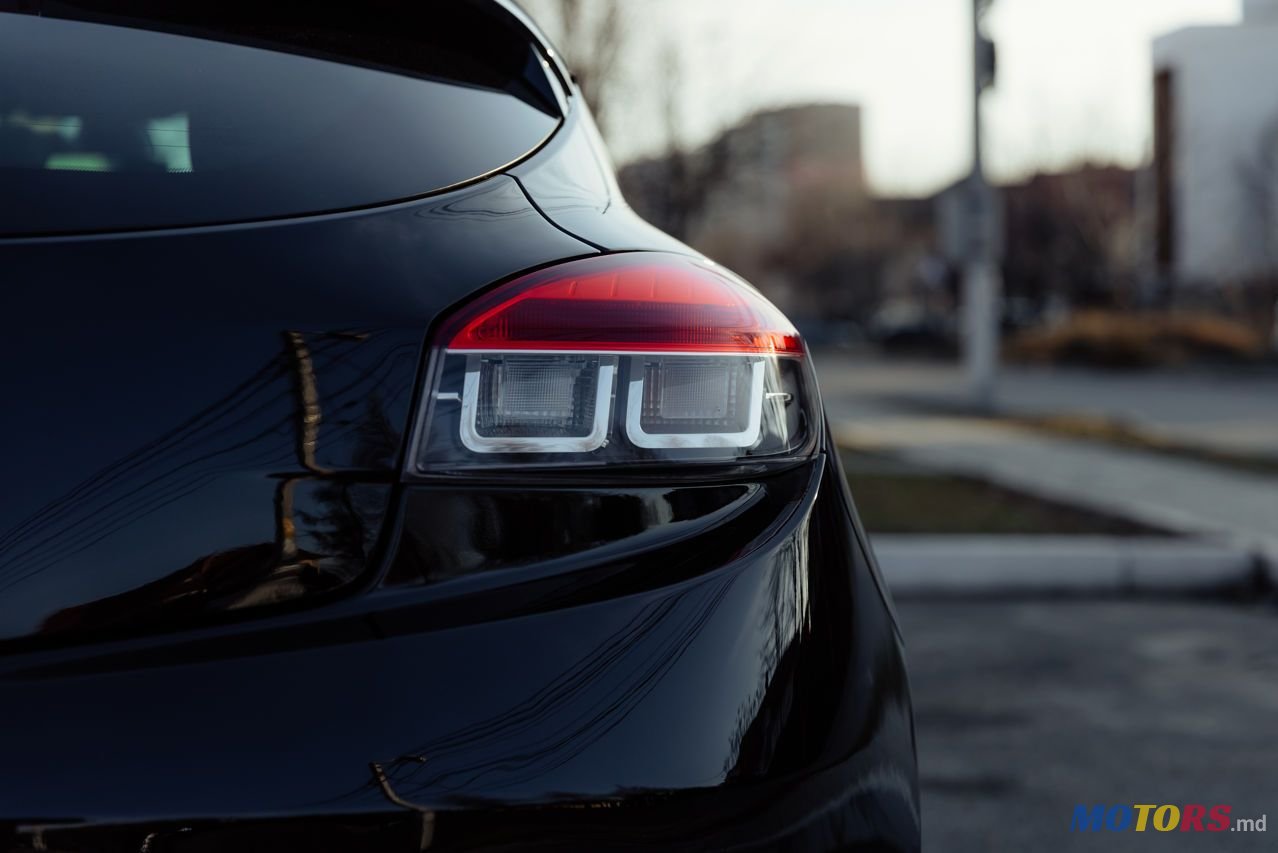 2012' Renault Megane photo #5