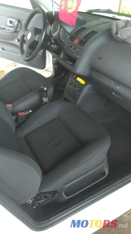 2001' Volkswagen Polo photo #4