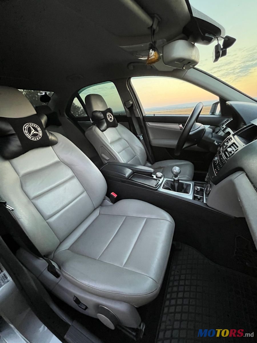 2007' Mercedes-Benz C-Class photo #2