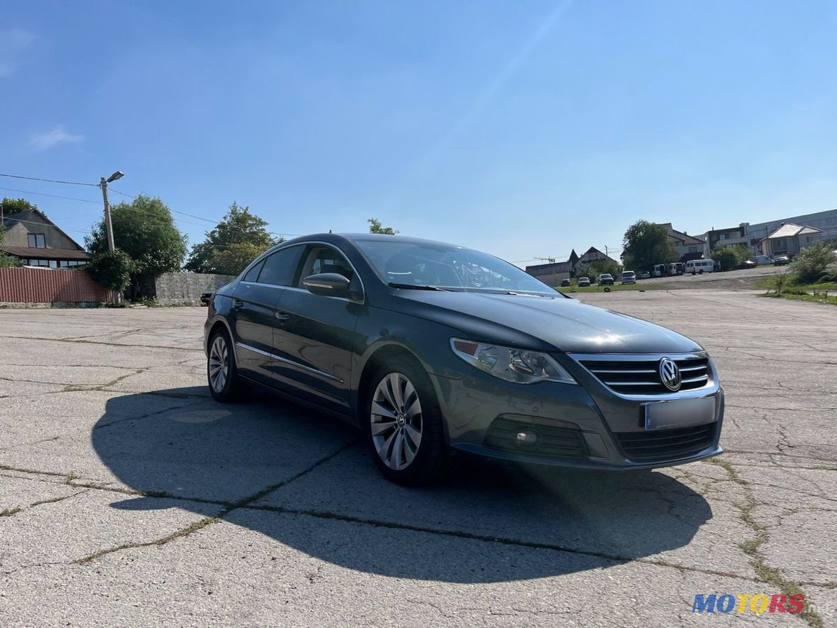 2010' Volkswagen Passat photo #3