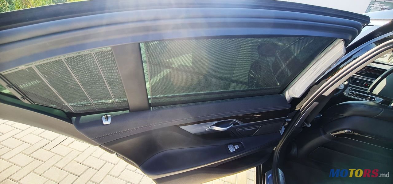 2019' BMW 7 Series photo #4