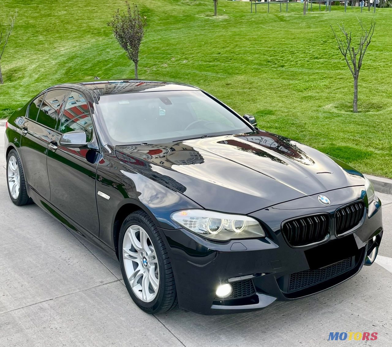 2011' BMW 5 Series photo #2