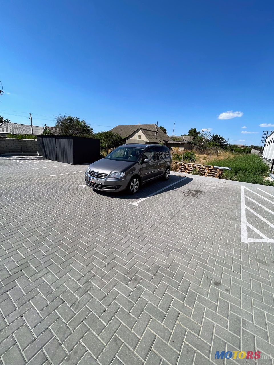 2007' Volkswagen Touran photo #3