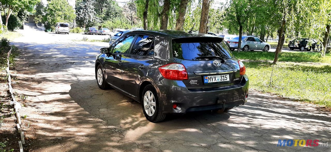 2013' Toyota Auris photo #4