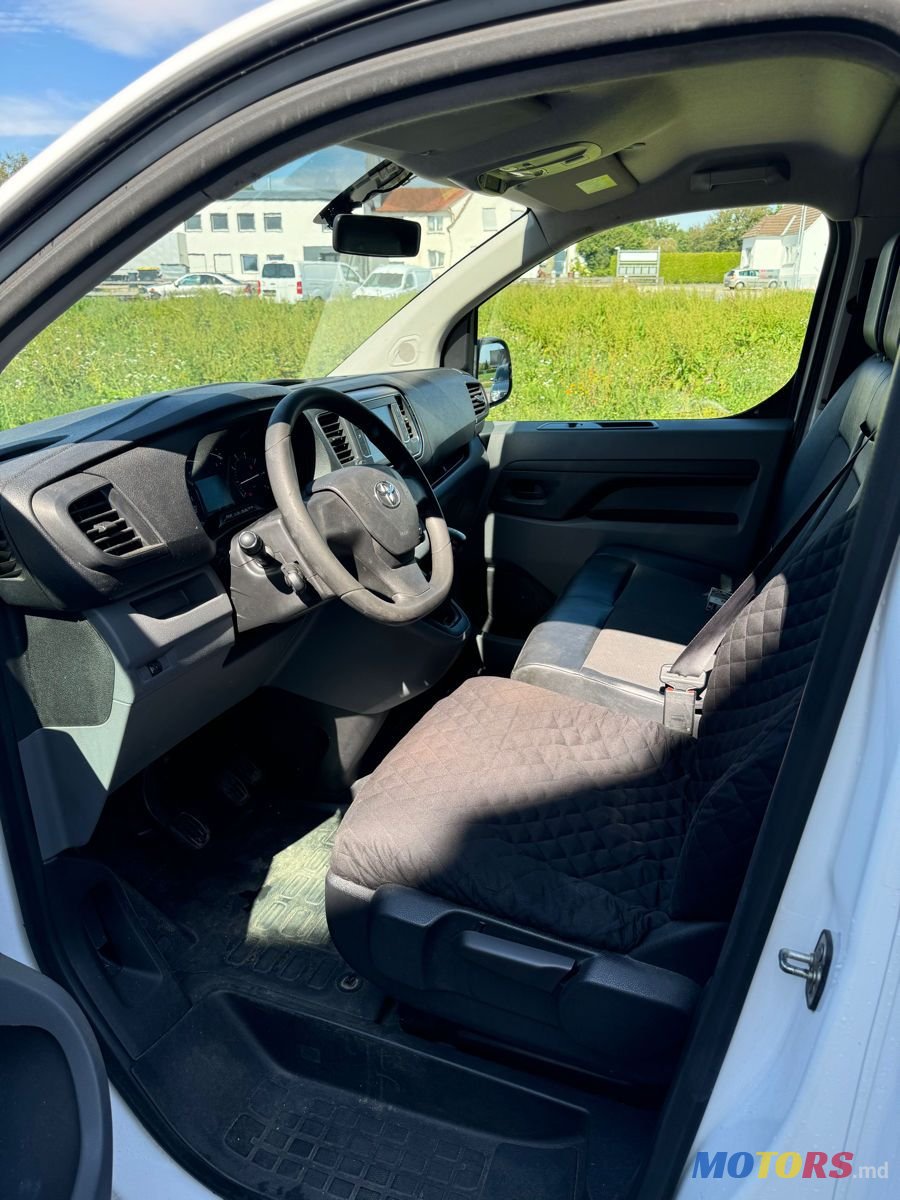 2019' Toyota ProAce Verso photo #6